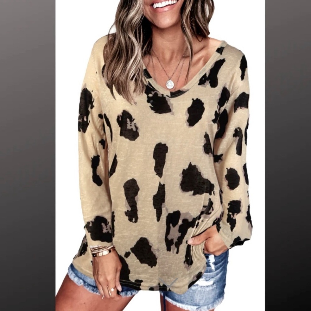 Leopard V-Neck Pullover Top - Picture 5 of 6